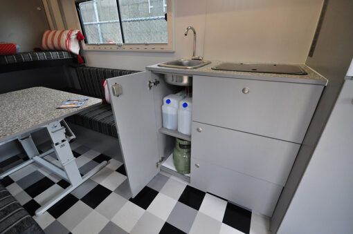 Mercedes Sprinter camperbus met XXL bed - Afbeelding 6